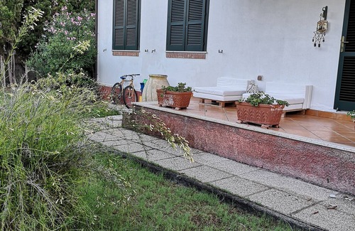 Santa Margherita di Pula Villa | chalet con jardín y bosque de pinos a 300 m. del mar