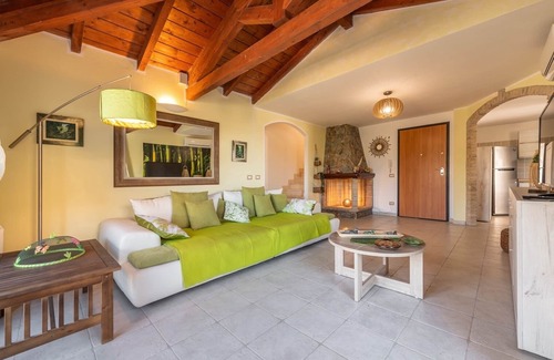 Torre delle Stelle Villa | Elegante parte de una villa panorámica a tiro de piedra del mar