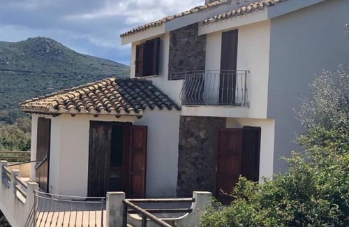 Torre delle Stelle Villa | Elegante parte de una villa panorámica a tiro de piedra del mar