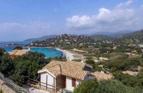 Torre delle Stelle Villa | Elegante porción de villa con piscina privada a tiro de piedra del mar.