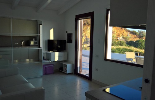 Villaggio delle Mimose Apartamento | Cómodo apartamento con piscina con impresionantes vistas cerca de Villasimius