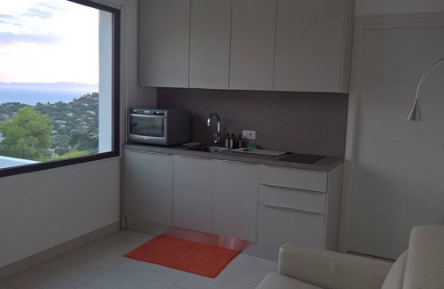 Villaggio delle Mimose Apartamento | Cómodo apartamento con piscina con impresionantes vistas cerca de Villasimius