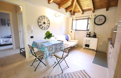 Villaggio delle Mimose Casa | Modernes, Helles Ferienhaus mit Kleinem Garten, Wenige Minuten vom Sandstrand