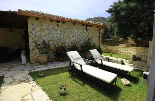 Villaggio delle Mimose Casa | Modernes, Helles Ferienhaus mit Kleinem Garten, Wenige Minuten vom Sandstrand