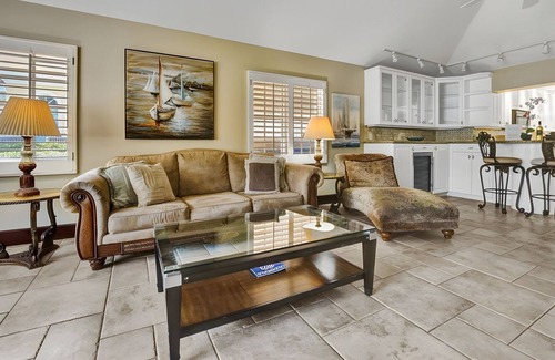 Birch Park Finger Streets Casa | Italian Beach House with Pool & King Bed