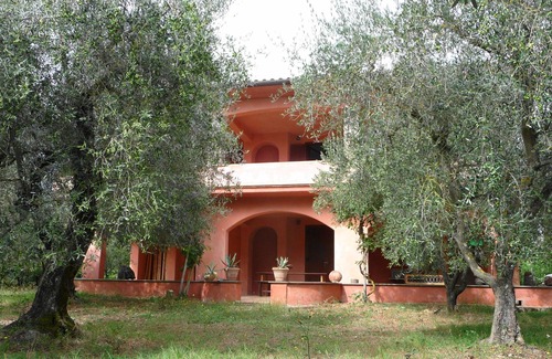 San Lorenzo Nuovo Apartamento | Italian country villa in midst of an olive grove overlooking the Bolsena Lake