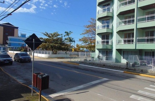 Centro Apartamento | Itapema | 50 metros del mar | 6 personas | Aire Condic | Wifi