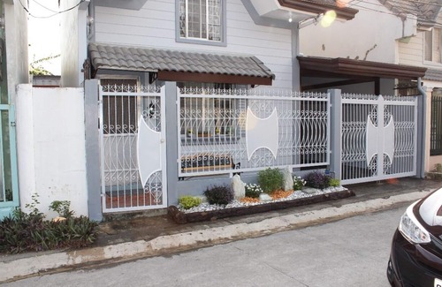 Angeles City Casa | Es una casa adosada de 2 pisos, cerca de la zona del puerto franco de Clark