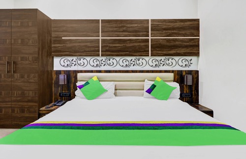 Mathura Hotel | Itsy Hotels Anjali Mahal 500, Mtrs From Mathura Railway Station