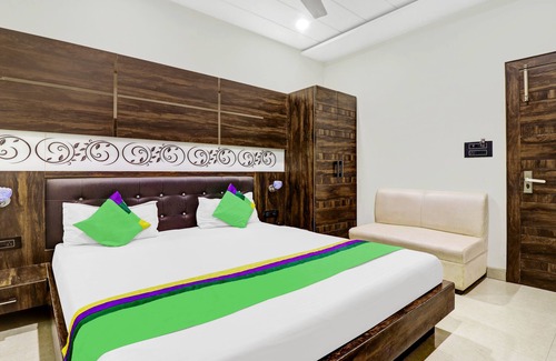 Mathura Hotel | Itsy Hotels Anjali Mahal 500, Mtrs From Mathura Railway Station