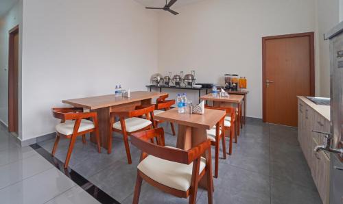 Vyttila Hotel | Itsy Hotels Avani Stays, Vyttila, Kochi