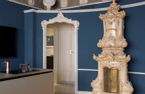 Rione II Trevi Apartamento | Iustitia - Apartment with Frescoes