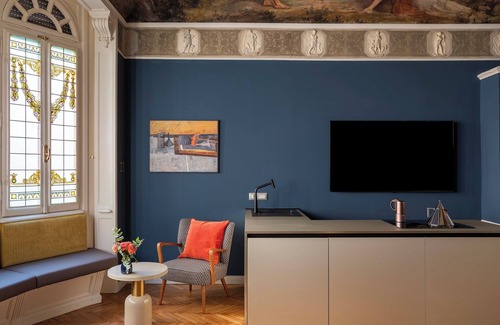 Rione II Trevi Apartamento | Iustitia - Apartment with Frescoes