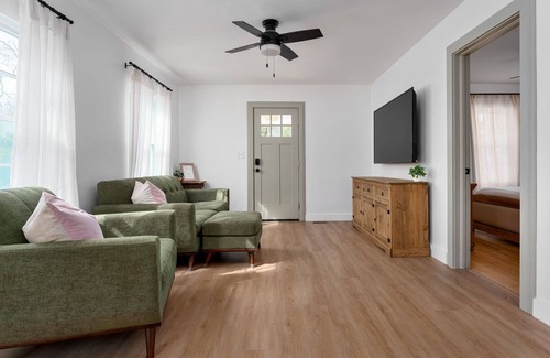 Wilmington Casa | Ivey Cottage: 5 min to Downtown & Pet Friendly!