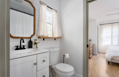 Wilmington Casa | Ivey Cottage: 5 min to Downtown & Pet Friendly!