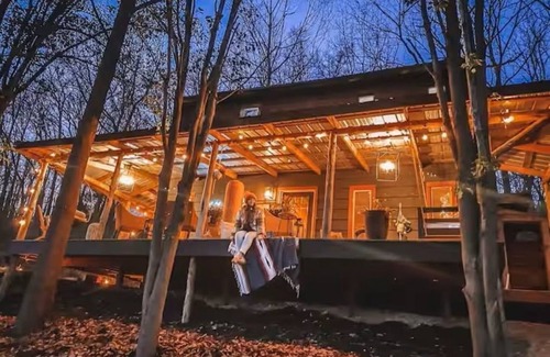 Highlandville Cabina | Ivory Gabel Cabin