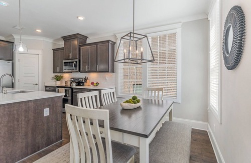 West End Cabaña | Ivory - Private Porch - Walk to Centennial Park