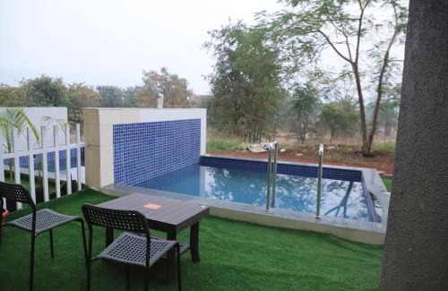Karjat Apartamento | Ivy Bliss Studio with Private Pool, B 10, Karjat