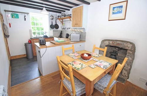 Beddgelert Casa | IVY HOUSE, pet friendly, with open fire in Beddgelert