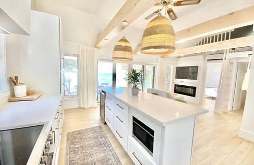 Ashfield-Colborne-Wawanosh Cabaña | Ivy Lane Cottage is a completely renovated modern Retreat