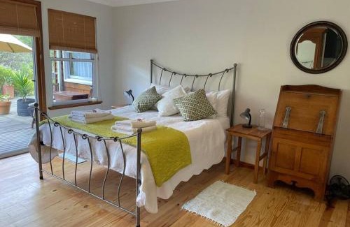 Hout Bay Apartamento | Ixia studio-Serene, solar, pet friendly, garden and valley views