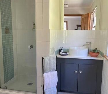 Hout Bay Apartamento | Ixia studio-Serene, solar, pet friendly, garden and valley views