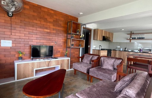 Pirmed Villa | IZZAT INN Villa, Parunthumpara, A pet friendly mountien view villa...