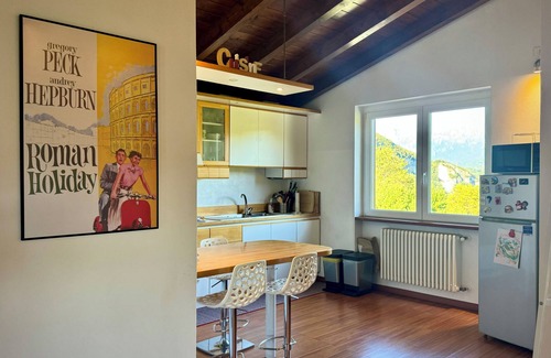 Caslino d'Erba Villa | J & J House Como Bellagio Casa de vacaciones con piscina en el centro del triángulo de Larian