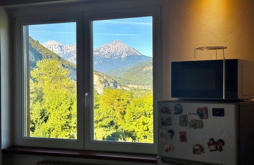 Caslino d'Erba Villa | J & J House Como Bellagio Casa de vacaciones con piscina en el centro del triángulo de Larian