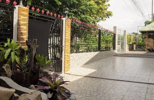 Lucena Casa | J&J Staycation Lucena: "Un hogar lejos del hogar"