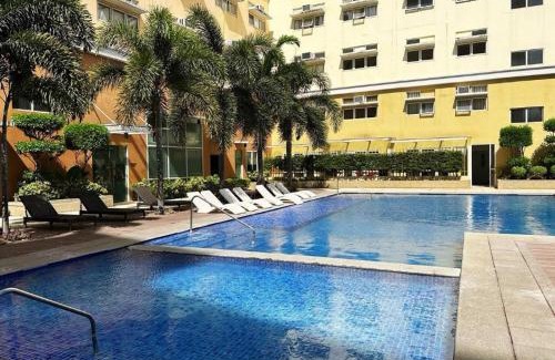 Binan City Apartamento | J&J Staycation