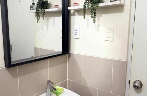 Binan City Apartamento | J&J Staycation
