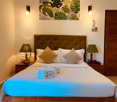 Ettukala Hotel | J leaf Hotel by Blue Bird
