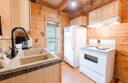Townsend Cabina | J Willy's Refuge (2-Bedroom Cabin) with Mountain view - Pets Allowed by RedAwning