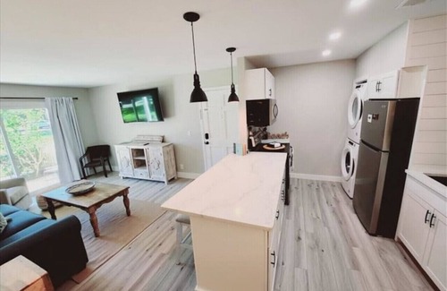Demere Park Condominio | J7 Completely renovated, 2 BR, 2 BA, centrally located in Ocean Walk