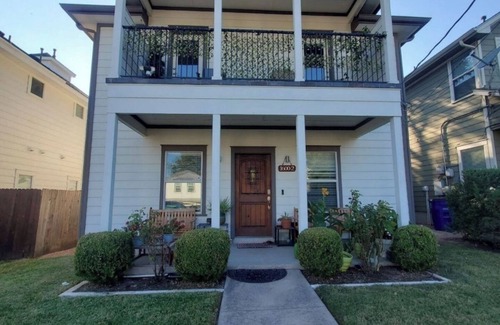 Chestnut Casa | Jaccuzi, Quiet, Clean, Spacious home nestled between downtown and UT.