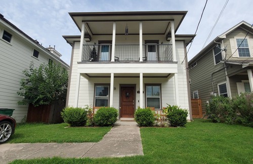 Chestnut Casa | Jaccuzi, Quiet, Clean, Spacious home nestled between downtown and UT.