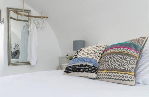 Firostefani Apartamento | Jaccuzzi Romantic Suite in Firostefani,sea view!