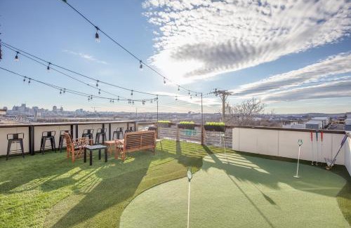 Talbot's Corner Casa | Jack Daniels House with Rooftop Golf, City views! 8min to Whiskey Row! Sleeps 10!