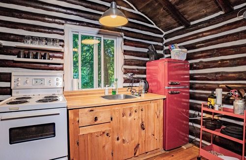 North Frontenac Cabina | Jack Pine Cabin- North Frontenac Lodge Rustic Cabin