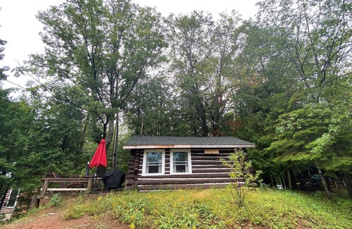 North Frontenac Cabina | Jack Pine Cabin- North Frontenac Lodge Rustic Cabin