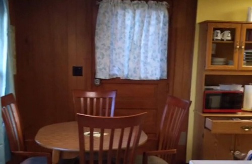 Dundee Apartamento | Jack's Joints Apt C River View ~ steps from Village festivities and eateries!