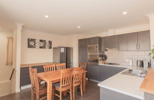 Jindabyne Casa | Jackson Hole 3 - 3/123 Gippsland Street