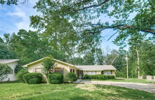 Tougaloo Casa | Jackson Home with Patio, 2 Grills and Ping-Pong Table!