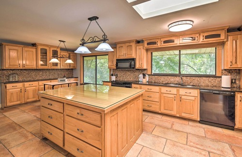 Arlington Casa | Jacksonville Home on 1 Acre ~ 6 Mi to Beach!