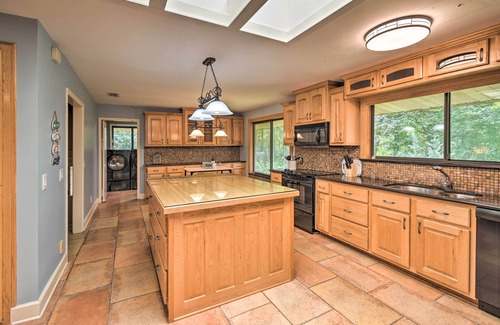 Arlington Casa | Jacksonville Home on 1 Acre ~ 6 Mi to Beach!