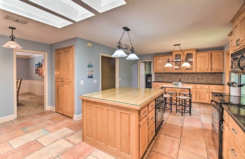 Arlington Casa | Jacksonville Home on 1 Acre ~ 6 Mi to Beach!