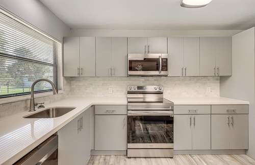 Northside Casa | Jacksonville Home w/ Deck: 17 Mi to Downtown!