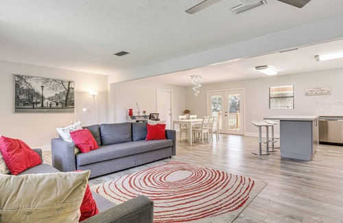 Northside Casa | Jacksonville Home w/ Deck: 17 Mi to Downtown!
