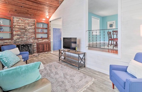 Lake Forest Casa | Jacksonville Retreat w/ Pool & Yard - 3 Mi to Zoo!